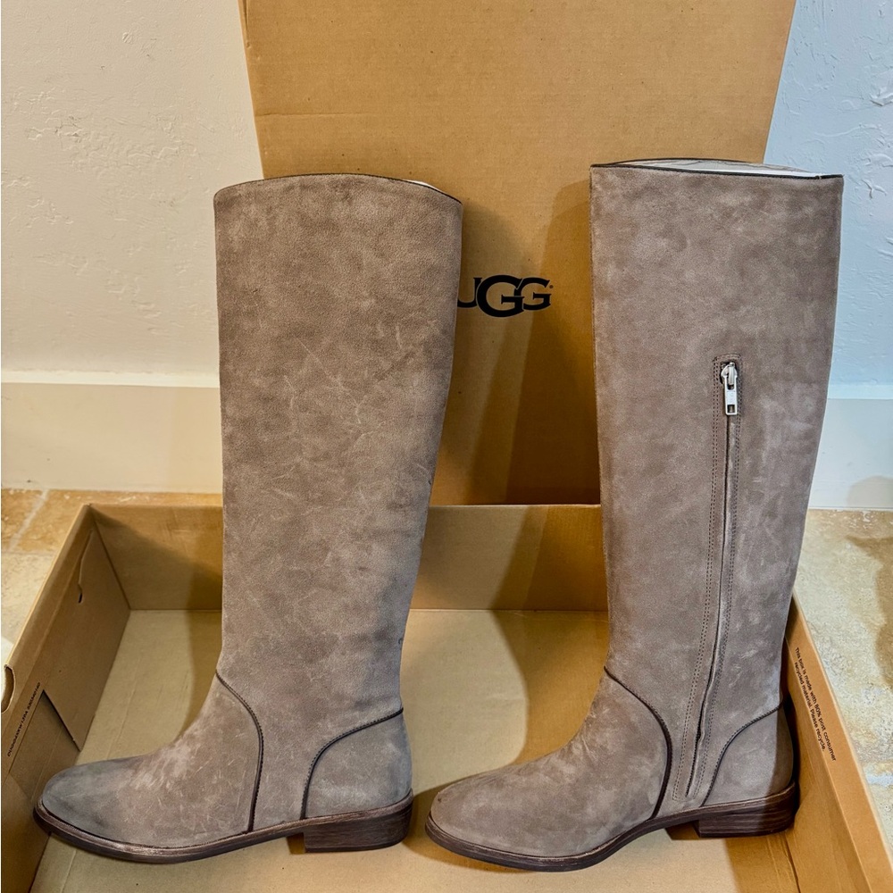 UGG Gracen Woman’s KneeHigh boots. Grey.
